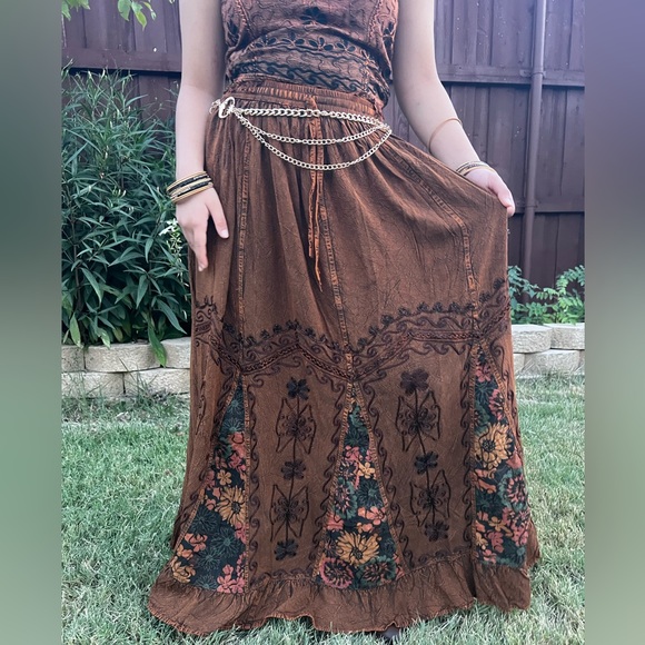Vintage Vibe Brown Embroidered Long Skirt with Floral Patchwork - Picture 2 of 11